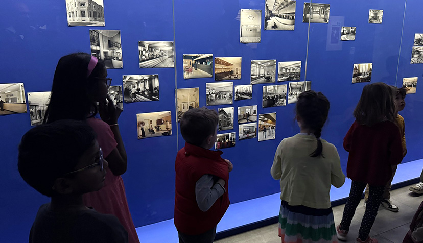 Graine de philosophe - Enfants découvrant l'exposition La fabrique du Temps