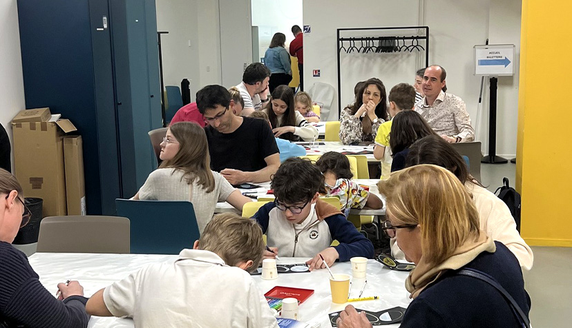 Atelier calendrier lunaire - Photo d'ensemble avec parents et enfants